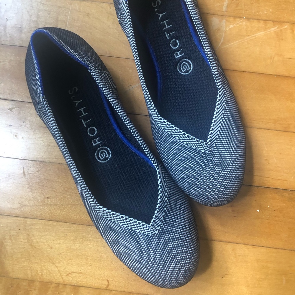 Rothy’s The Flat in charcoal